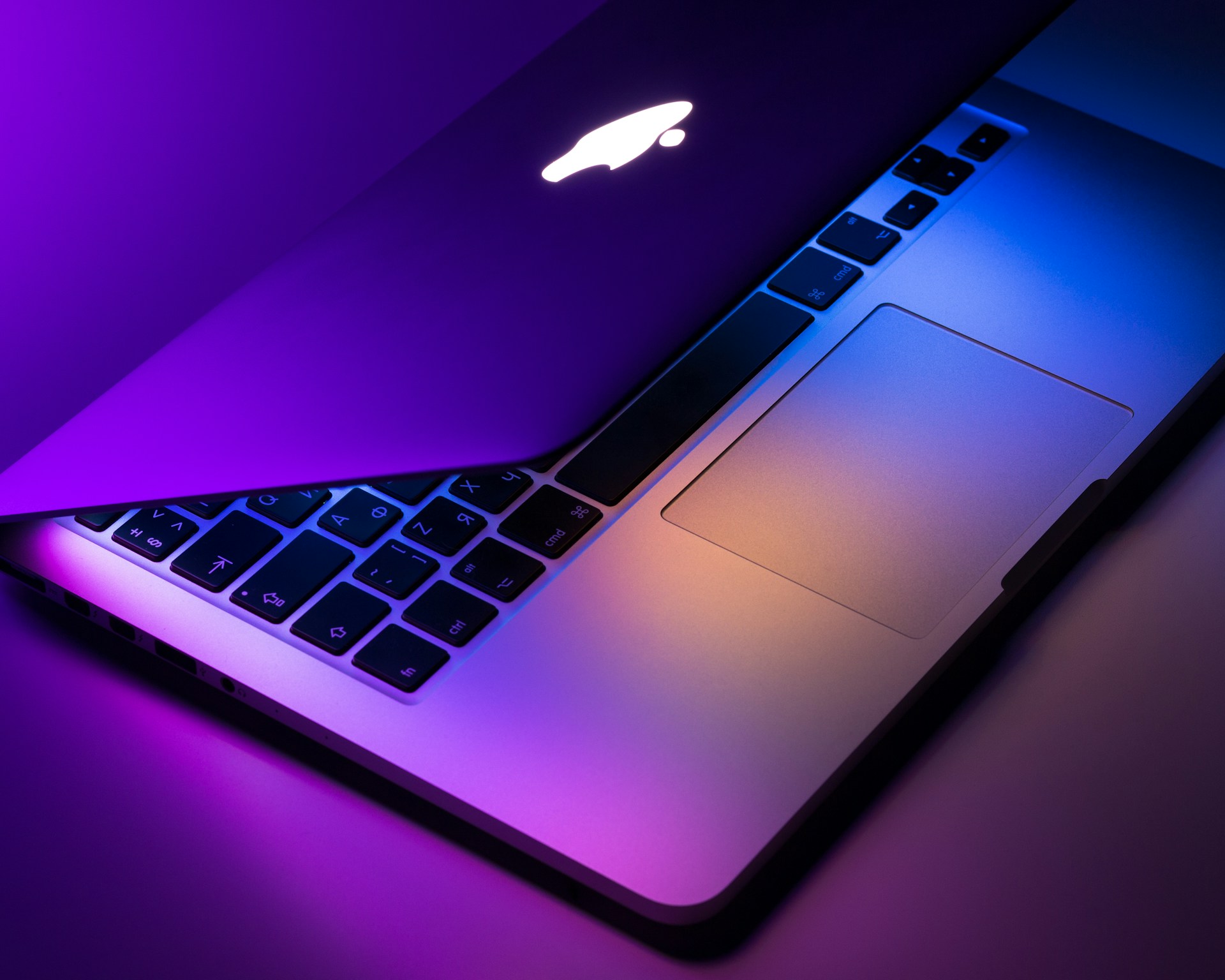 MacBook Neo untuk Membangun Bisnis Digital, Bisa Produktif!
