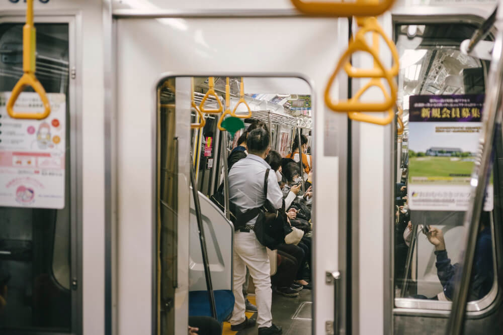 Jangan Bawa 5 Barang Ini ketika Pergi Pakai KRL Commuter Line!